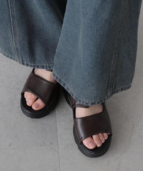 FREE'S MART（フリーズマート）の「エア入りサンダル（スニーカー・レディース・ブラウン/ブラック・MEDIUM/SMALL）」の12枚目の写真