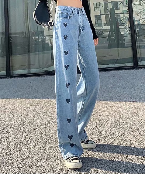 &soiree(アンドソワレ)の「ハートラインデニムストレートパンツ(デニムパンツ・レディース・ブラック/ブルー・SMALL/MEDIUM/LARGE/X-LARGE)」の3枚目の写真