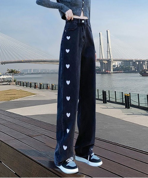 &soiree(アンドソワレ)の「ハートラインデニムストレートパンツ(デニムパンツ・レディース・ブラック/ブルー・SMALL/MEDIUM/LARGE/X-LARGE)」の5枚目の写真