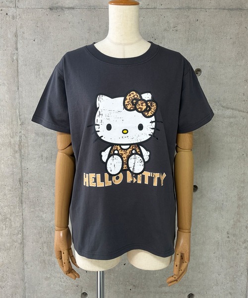 GLAMOROUS JANE(グラマラスジェーン)の「HELLO KITTYレオパード柄半袖Tシャツ(Tシャツ/カットソー・レディース・レッド/オフホワイト/チャコールグレー/ブラック・FREE)」の9枚目の写真