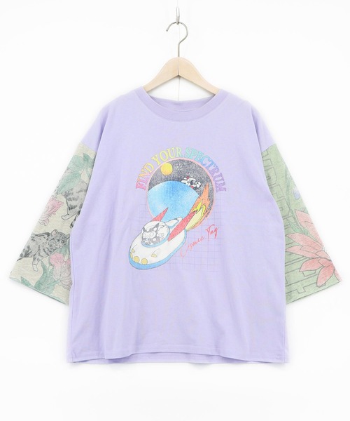 ScoLar(スカラー)の「162625:花ネコ袖柄切替 フクミン・モケの宇宙大冒険プルオーバー(Tシャツ/カットソー・レディース・オートミール/パープル/ブラック・M)」の3枚目の写真
