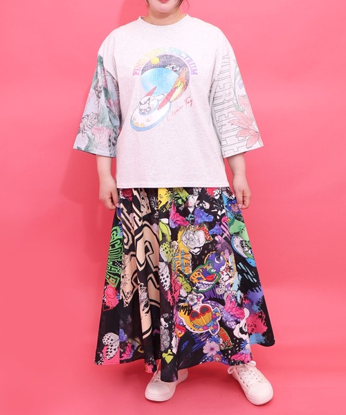 ScoLar(スカラー)の「162625:花ネコ袖柄切替 フクミン・モケの宇宙大冒険プルオーバー(Tシャツ/カットソー・レディース・オートミール/パープル/ブラック・M)」の4枚目の写真