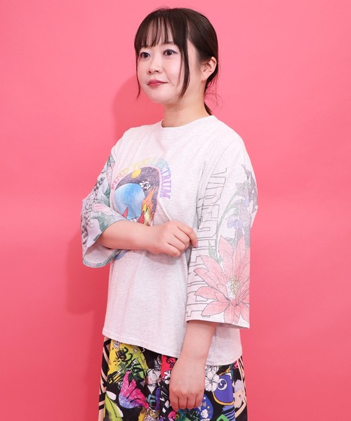 ScoLar(スカラー)の「162625:花ネコ袖柄切替 フクミン・モケの宇宙大冒険プルオーバー(Tシャツ/カットソー・レディース・オートミール/パープル/ブラック・M)」の7枚目の写真