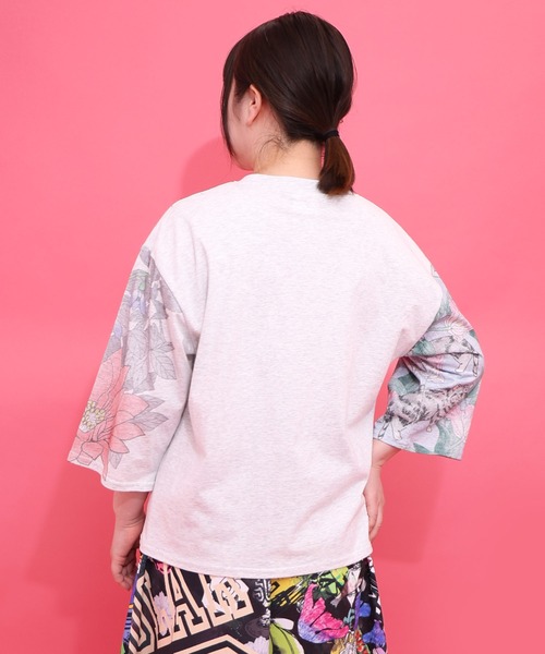 ScoLar(スカラー)の「162625:花ネコ袖柄切替 フクミン・モケの宇宙大冒険プルオーバー(Tシャツ/カットソー・レディース・オートミール/パープル/ブラック・M)」の9枚目の写真