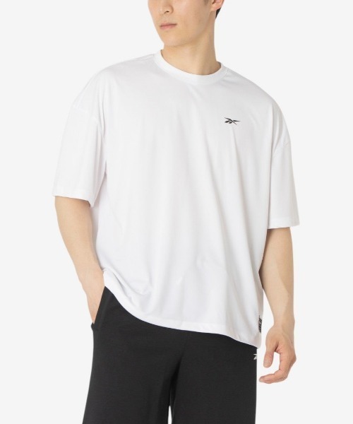 Reebok(リーボック)の「バスケットボール リラックス Tシャツ / ID BASKETBALL RELAXED T-SHIRT(Tシャツ/カットソー・メンズ・ブラック/ホワイト・X-LARGE/SMALL/MEDIUM/LARGE)」の1枚目の写真