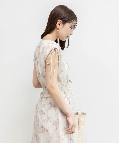 RANDA(ランダ)の「プリーツティアードシフォンワンピース(ワンピース・レディース・ブルー/グリーン/ピンク・1/0)」の6枚目の写真