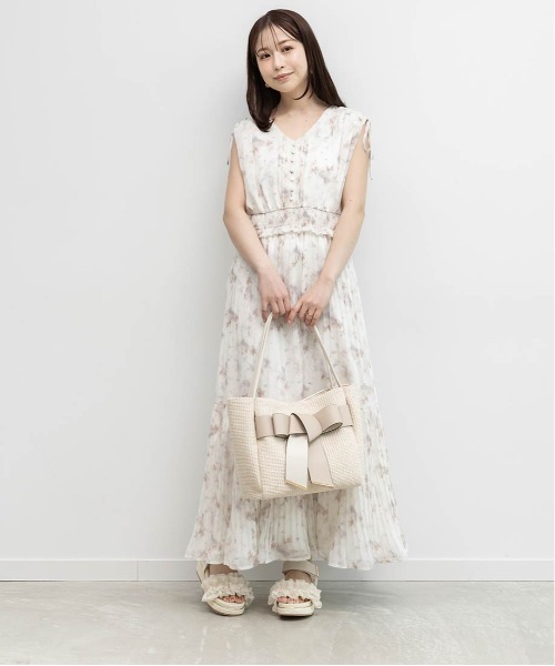 RANDA(ランダ)の「プリーツティアードシフォンワンピース(ワンピース・レディース・ブルー/グリーン/ピンク・1/0)」の9枚目の写真