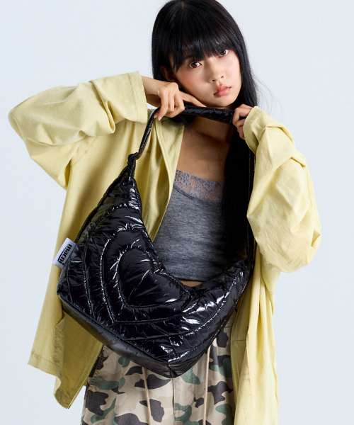 MACNI(マクニ)の「HEART WAVE SHOULDER BAG(ショルダーバッグ・レディース・ブラック・FREE)」の1枚目の写真