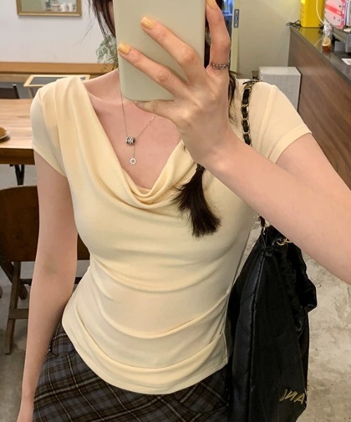 Teem Store(チームストア)の「ドレープネックオフショルカットソー 半袖(Tシャツ/カットソー・レディース・ブラック・S)」の3枚目の写真