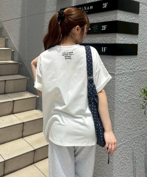 continuer de NICE CLAUP(コンティニューデナイスクラップ)の「ちびリボン犬BigT(Tシャツ/カットソー・レディース・オフホワイト/チャコールグレー/ピンク/オートミール・FREE)」の6枚目の写真
