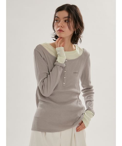 emmi(エミ)の「【emmi×PlaxTM】レイヤードデザインヘンリーネックカットソー(Tシャツ/カットソー・レディース・ネイビー/ライトブルー/ライトグレー・F)」の1枚目の写真