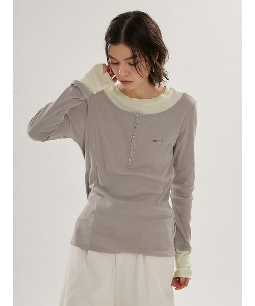 emmi(エミ)の「【emmi×PlaxTM】レイヤードデザインヘンリーネックカットソー(Tシャツ/カットソー・レディース・ネイビー/ライトブルー/ライトグレー・F)」の13枚目の写真
