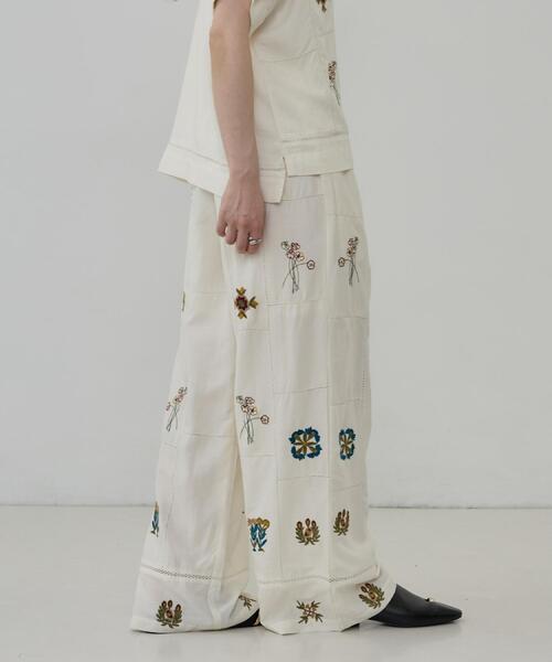 GALLEST（ギャレスト）の「アート刺繍イージーパンツ【セットアップ可能】（その他パンツ・レディース・オフホワイト/ブラック・38）」の7枚目の写真