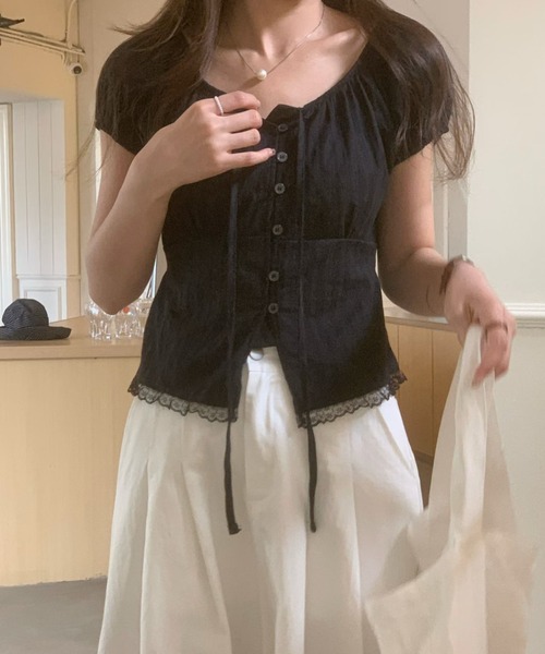 LETee（レティー）の「パフスリーブとレースデザインが大人フェミニンな雰囲気を演出する半袖プルオーバー（シャツ/ブラウス・レディース・ホワイト/ブラック・FREE）」の11枚目の写真