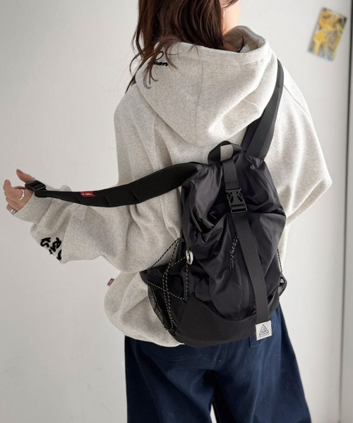 Java(ジャバ)の「《JaVaジャバコラボ》軽さ、機能、沼すぎる、『ドはまりリュック』メッシュポケット付きエアリーリュックサック(ポケッタブル仕様)(バックパック/リュック・レディース・アイボリー/チャコール/ブラック・ONE SIZE)」の22枚目の写真