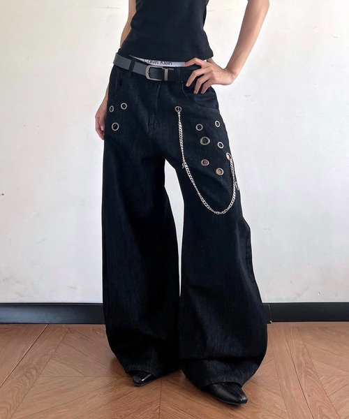 SHEENA（シーナ）の「チェーン付きアイレットデニムカーブワイドパンツ（デニムパンツ・レディース・インディゴブルー・L/M/S）」の17枚目の写真