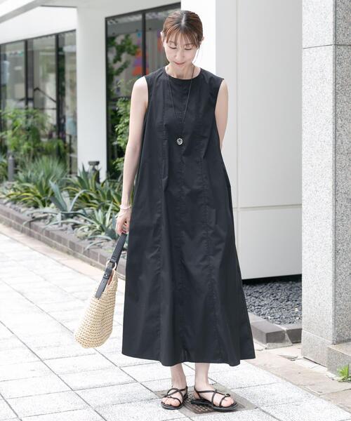 ITEMS URBANRESEARCH(アイテムズ アーバンリサーチ)の「『イージーケア』テントシルエットワンピース(ワンピース・レディース・ブラック/キャメル/ブルー・FREE)」の1枚目の写真