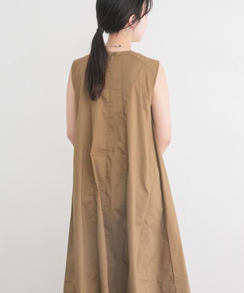 ITEMS URBANRESEARCH(アイテムズ アーバンリサーチ)の「『イージーケア』テントシルエットワンピース(ワンピース・レディース・ブラック/キャメル/ブルー・FREE)」の17枚目の写真