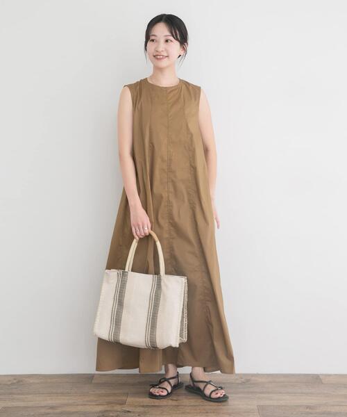 ITEMS URBANRESEARCH(アイテムズ アーバンリサーチ)の「『イージーケア』テントシルエットワンピース(ワンピース・レディース・ブラック/キャメル/ブルー・FREE)」の19枚目の写真