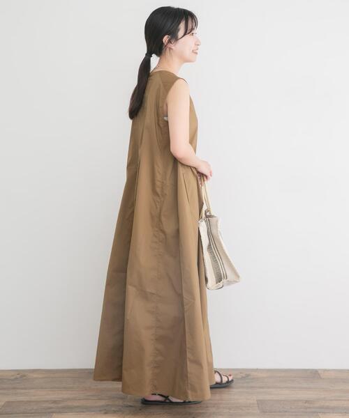 ITEMS URBANRESEARCH(アイテムズ アーバンリサーチ)の「『イージーケア』テントシルエットワンピース(ワンピース・レディース・ブラック/キャメル/ブルー・FREE)」の20枚目の写真