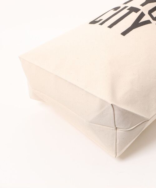 Ol' Basics(オールベーシックス)の「Ol' Basics(オール・ベーシックス) トートバッグ キャンバス NEW YORK CITY ニューヨーク ロゴ プリント 鞄 BAG アメカジ メンズ レディース ユニセックス Mサイズ(トートバッグ・レディース・ナチュラル・FREE)」の4枚目の写真