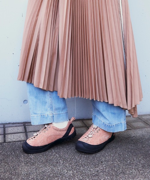 KEEN(キーン)の「【New color】JASPER "ROCKS" SP / ジャスパー ロックス エスピー / レディース スニーカー(スニーカー・レディース・サーモンピンク・22.5cm/23cm/23.5cm/24cm/24.5cm/25cm/25.5cm/26cm)」の1枚目の写真