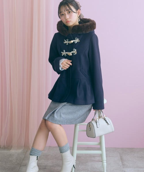 marun(マルン)の「<大きいサイズ>ミディ丈フェイクファーフードダッフルコート marun(ダッフルコート・レディース・ネイビー/ピンク・5L/4L/3L/LL/L)」の9枚目の写真