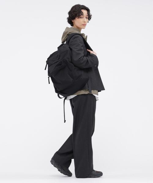 MARGARET HOWELL(マーガレットハウエル)の「COTTON NYLON HIDENSE POPLIN(バックパック/リュック・レディース・ベージュ/ブラック・FREE)」の4枚目の写真