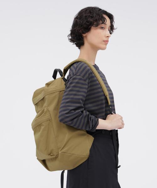 MARGARET HOWELL(マーガレットハウエル)の「COTTON NYLON HIDENSE POPLIN(バックパック/リュック・レディース・ベージュ/ブラック・FREE)」の14枚目の写真