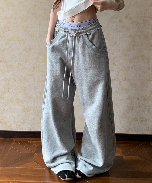 MEMECLE(メメクル)の「【 MEMECLE / メメクル 】バックロゴ ワイドスウェットパンツ(スウェットパンツ・レディース・ブラック/グレー・SMALL/MEDIUM)」の9枚目の写真