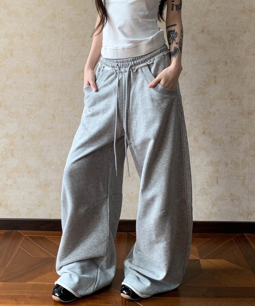 MEMECLE(メメクル)の「【 MEMECLE / メメクル 】バックロゴ ワイドスウェットパンツ(スウェットパンツ・レディース・ブラック/グレー・SMALL/MEDIUM)」の10枚目の写真