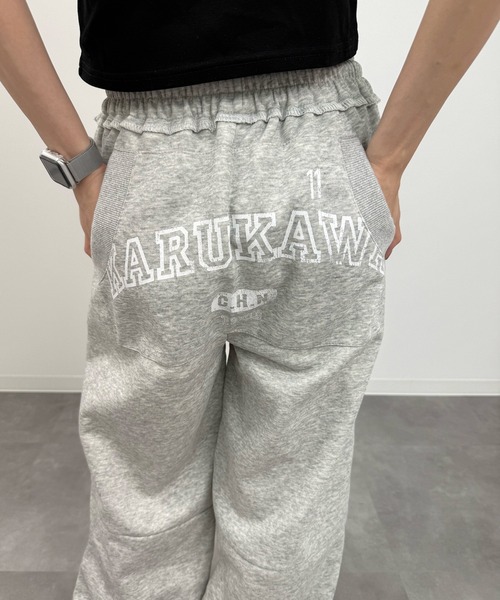 MEMECLE(メメクル)の「【 MEMECLE / メメクル 】バックロゴ ワイドスウェットパンツ(スウェットパンツ・レディース・ブラック/グレー・SMALL/MEDIUM)」の20枚目の写真