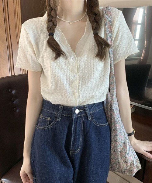 center i(センターアイ)の「Vネック 前開きボタン 半袖トップス(Tシャツ/カットソー・レディース・ホワイト/ブラック・FREE)」の3枚目の写真