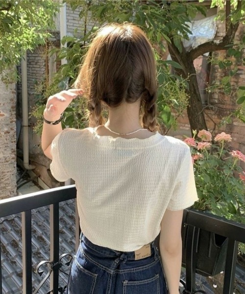 center i(センターアイ)の「Vネック 前開きボタン 半袖トップス(Tシャツ/カットソー・レディース・ホワイト/ブラック・FREE)」の6枚目の写真