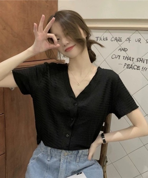 center i(センターアイ)の「Vネック 前開きボタン 半袖トップス(Tシャツ/カットソー・レディース・ホワイト/ブラック・FREE)」の13枚目の写真