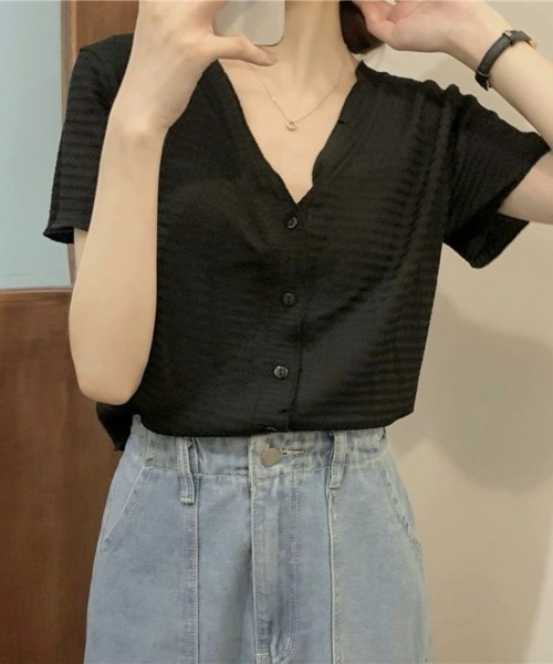 center i(センターアイ)の「Vネック 前開きボタン 半袖トップス(Tシャツ/カットソー・レディース・ホワイト/ブラック・FREE)」の16枚目の写真