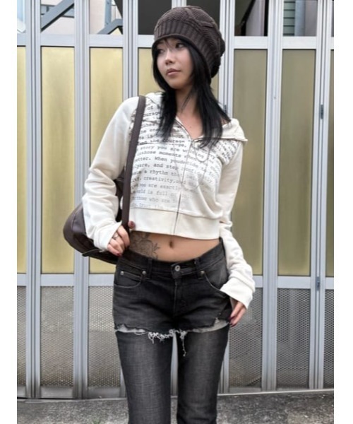 LAGUA GEM(ラグアジェム)の「TYPOGRAPHY ZIP フーディ(パーカー・レディース・アイボリー/カーキ/ブラック・FREE)」の4枚目の写真