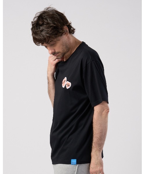 wjk（ダヴルジェイケイ）の「2-heart patch cool touch S/S（Tシャツ/カットソー・メンズ・ブラック×ピンク/ホワイト×ピンク/ブルー系その他/ホワイト×レッド・MEDIUM/SMALL/X-LARGE/LARGE）」の12枚目の写真