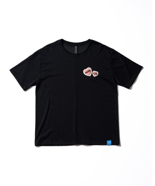 wjk（ダヴルジェイケイ）の「2-heart patch cool touch S/S（Tシャツ/カットソー・メンズ・ブラック×ピンク/ホワイト×ピンク/ブルー系その他/ホワイト×レッド・MEDIUM/SMALL/X-LARGE/LARGE）」の10枚目の写真