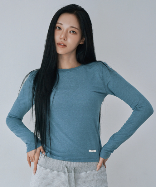 WAARFORWOMAN（ワール・フォー・ウーマン）の「WT-96 マイルドカシミヤTシャツ_ブルー（Tシャツ/カットソー・レディース・その他・FREE）」の2枚目の写真