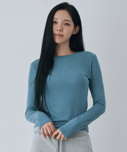 WAARFORWOMAN（ワール・フォー・ウーマン）の「WT-96 マイルドカシミヤTシャツ_ブルー（Tシャツ/カットソー・レディース・その他・FREE）」の5枚目の写真