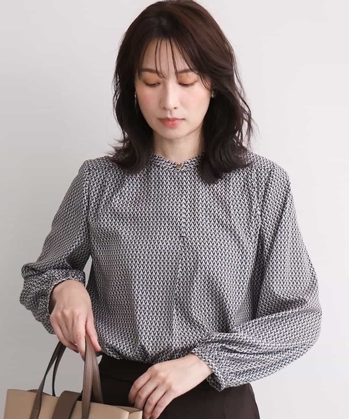 OFUON le MK(オフオンルエムケー)の「幾何柄プリントブラウス/洗える/WEB限定サイズあり/セットアップ可(シャツ/ブラウス・レディース・ネイビー/ベージュ・38/36/40)」の21枚目の写真