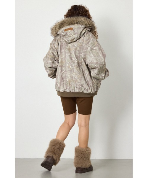 RODEO CROWNS WIDE BOWL(ロデオクラウンズワイドボウル)の「FUR HOODED ワークジャケット(その他アウター・レディース・ベージュ系その他/ブラウン系その他/ブルー/ブラック・LARGE/MEDIUM)」の6枚目の写真