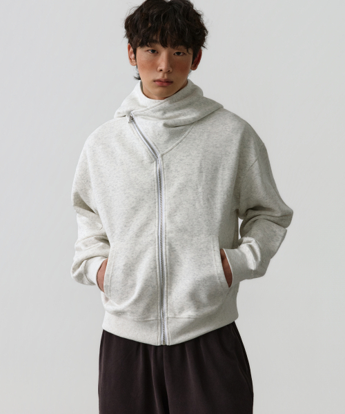 LXT（エルエックスティー）の「アシンメトリックハイネック セミクロップドフードジップアップ [メランジホワイト]（パーカー・レディース・ホワイト・MEDIUM/LARGE/X-LARGE）」の2枚目の写真