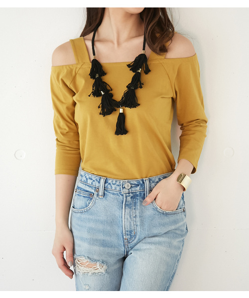 SLY（スライ）の「CUT OUT SHOULDER TOPS（Tシャツ/カットソー・レディース・ブラック/マルチ/イエロー系その他/ホワイト/グリーン系その他・1/2）」の5枚目の写真