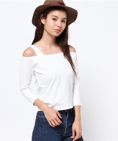 SLY（スライ）の「CUT OUT SHOULDER TOPS（Tシャツ/カットソー・レディース・ブラック/マルチ/イエロー系その他/ホワイト/グリーン系その他・1/2）」の13枚目の写真