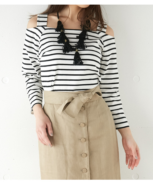 SLY（スライ）の「CUT OUT SHOULDER TOPS（Tシャツ/カットソー・レディース・ブラック/マルチ/イエロー系その他/ホワイト/グリーン系その他・1/2）」の15枚目の写真