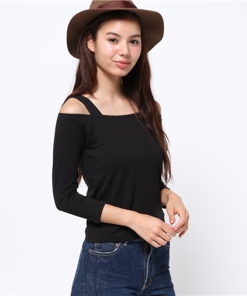 SLY（スライ）の「CUT OUT SHOULDER TOPS（Tシャツ/カットソー・レディース・ブラック/マルチ/イエロー系その他/ホワイト/グリーン系その他・1/2）」の3枚目の写真