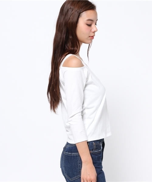 SLY（スライ）の「CUT OUT SHOULDER TOPS（Tシャツ/カットソー・レディース・ブラック/マルチ/イエロー系その他/ホワイト/グリーン系その他・1/2）」の7枚目の写真