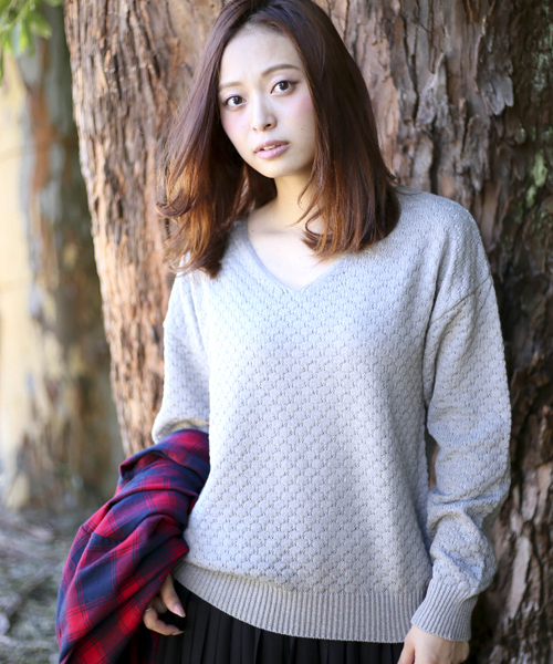 Denime（ドゥニーム）の「ポップコーンVネックニット（ニット/セーター・レディース・ベージュ/グレー/ワイン・FREE）」の13枚目の写真